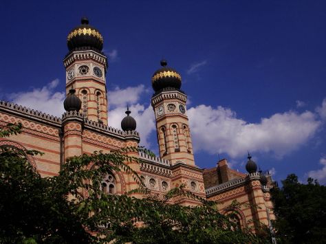 1024px-Szinagogabudapest