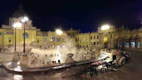 Terme-di-Budapest-Le-terme-Szechenyi-1024x579