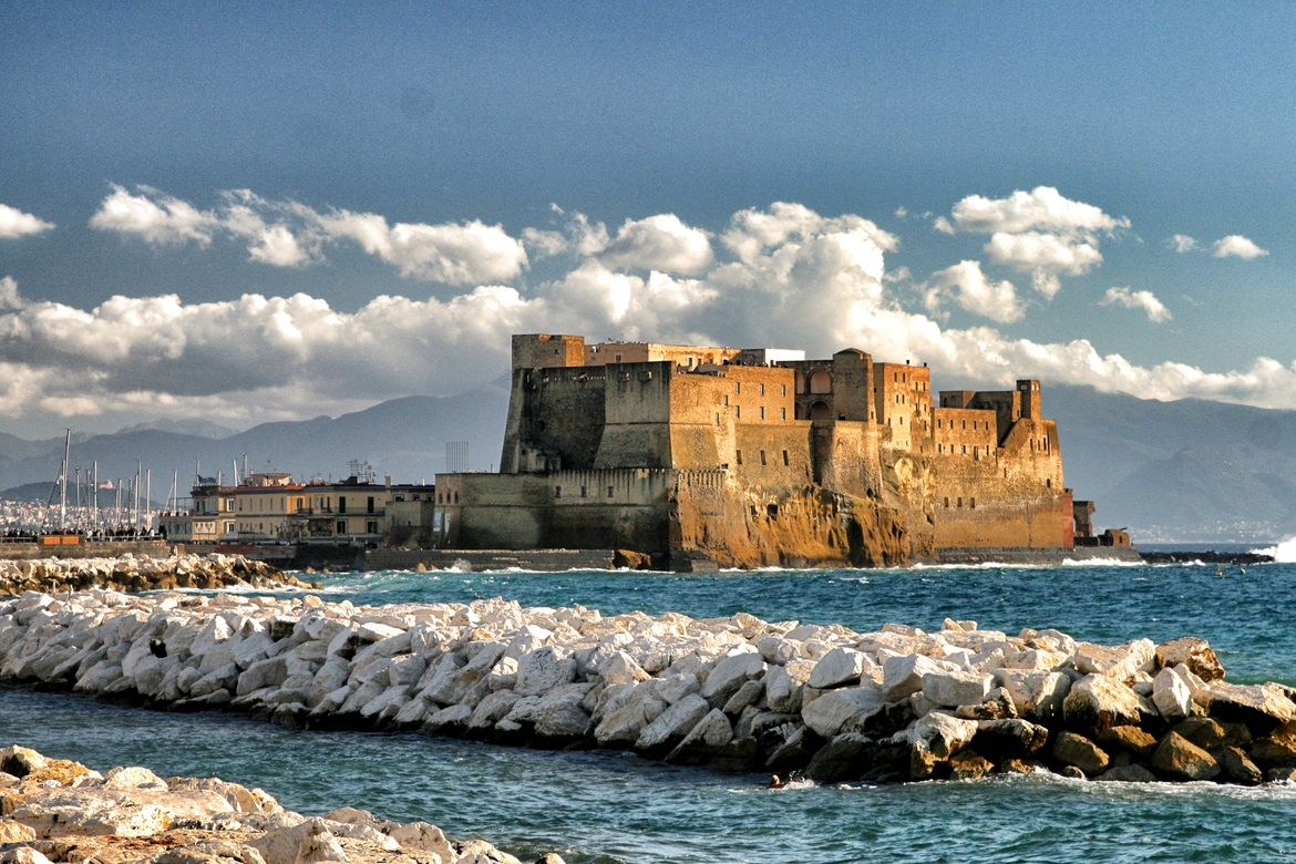 Visitare-Castel-dell’Ovo-Napoli